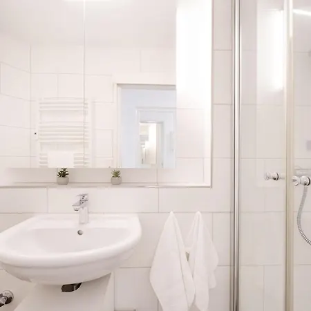 Apartment Residenz Am Yachthafen 3 *